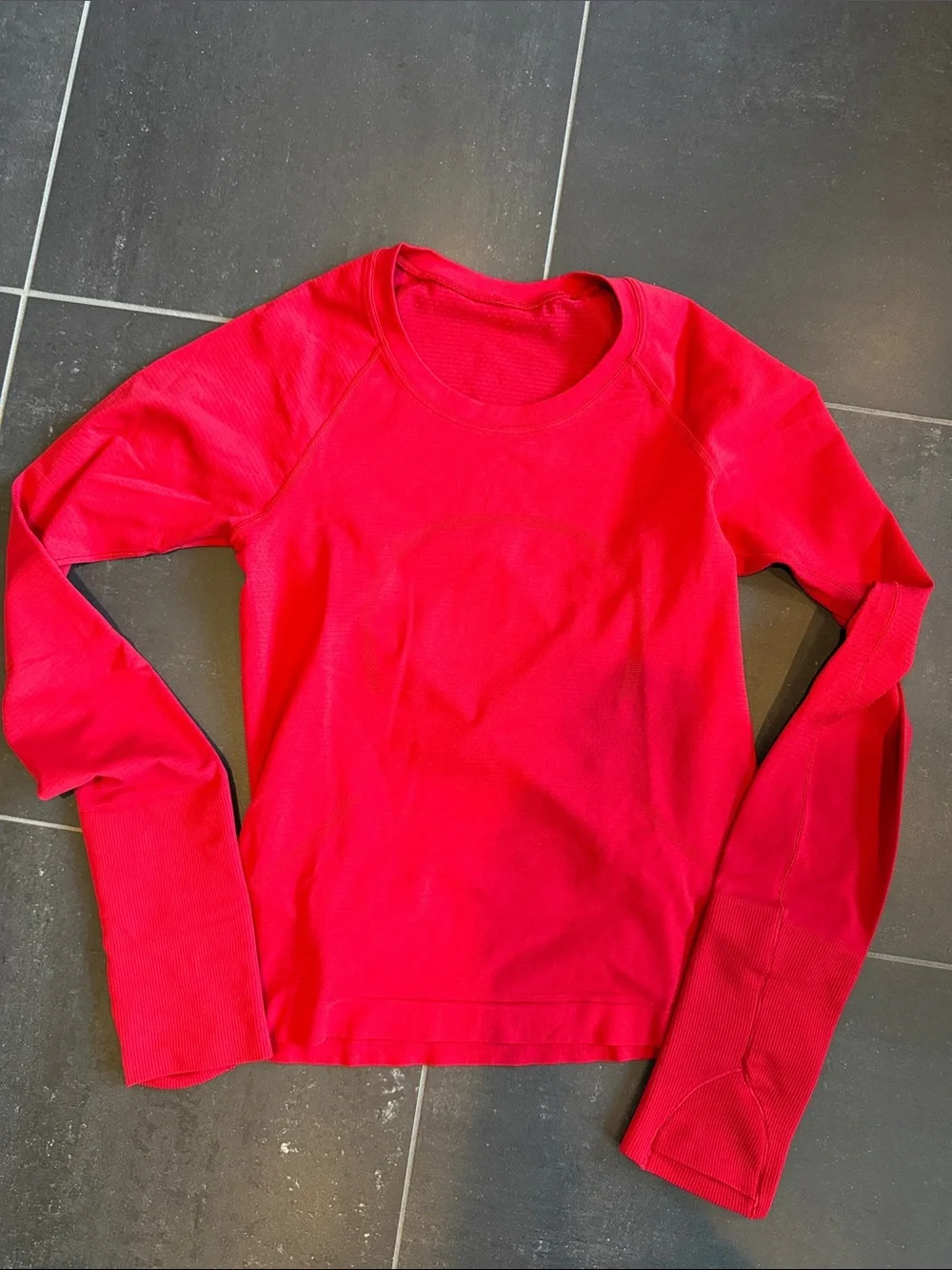 Lululemon Swiftly Tech Long Sleeve Shirt 2.0 *Race Length in Dark Red size 4